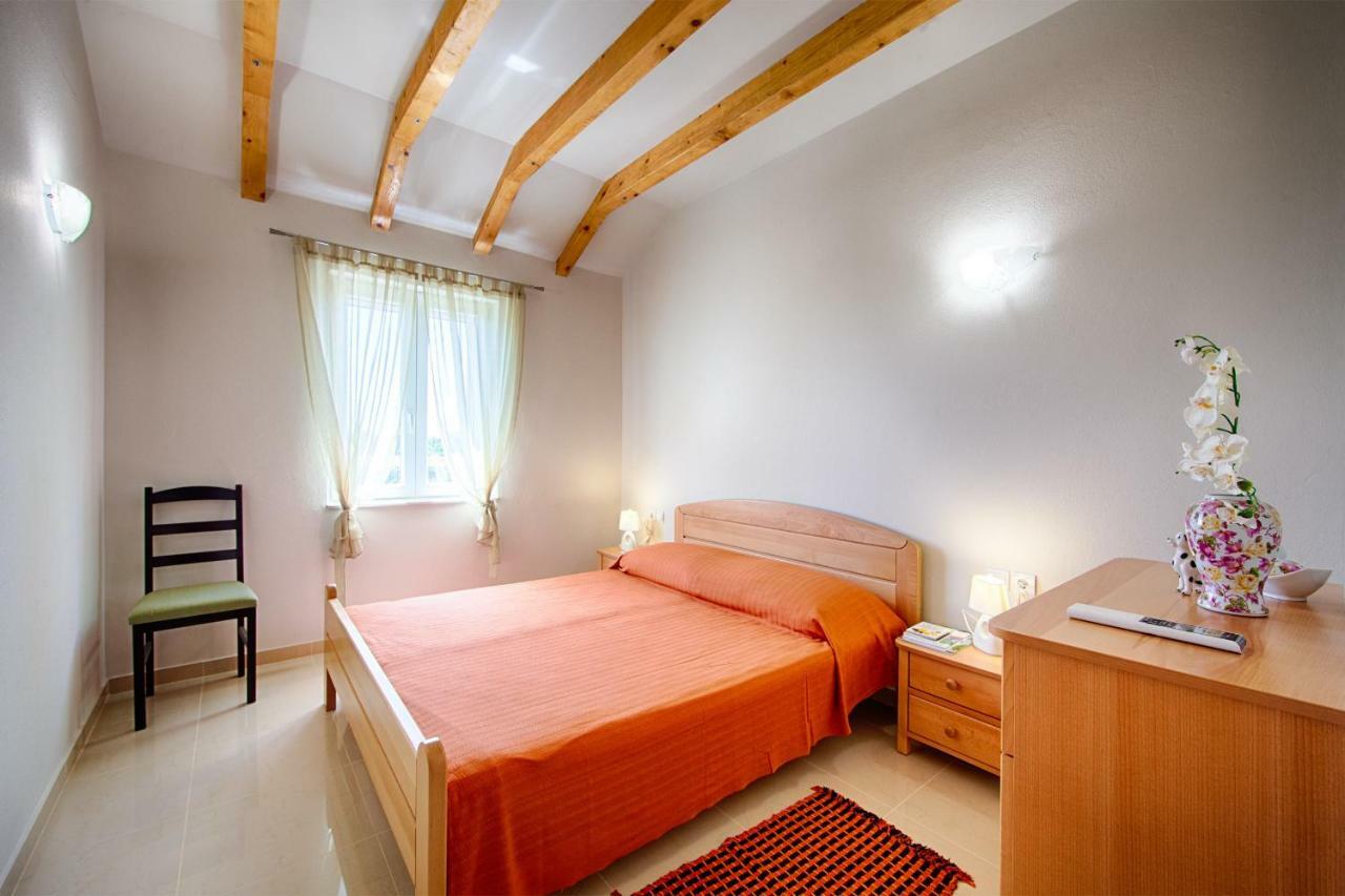 Betini Apartments - Authentic Island Escape Komiza Exterior photo