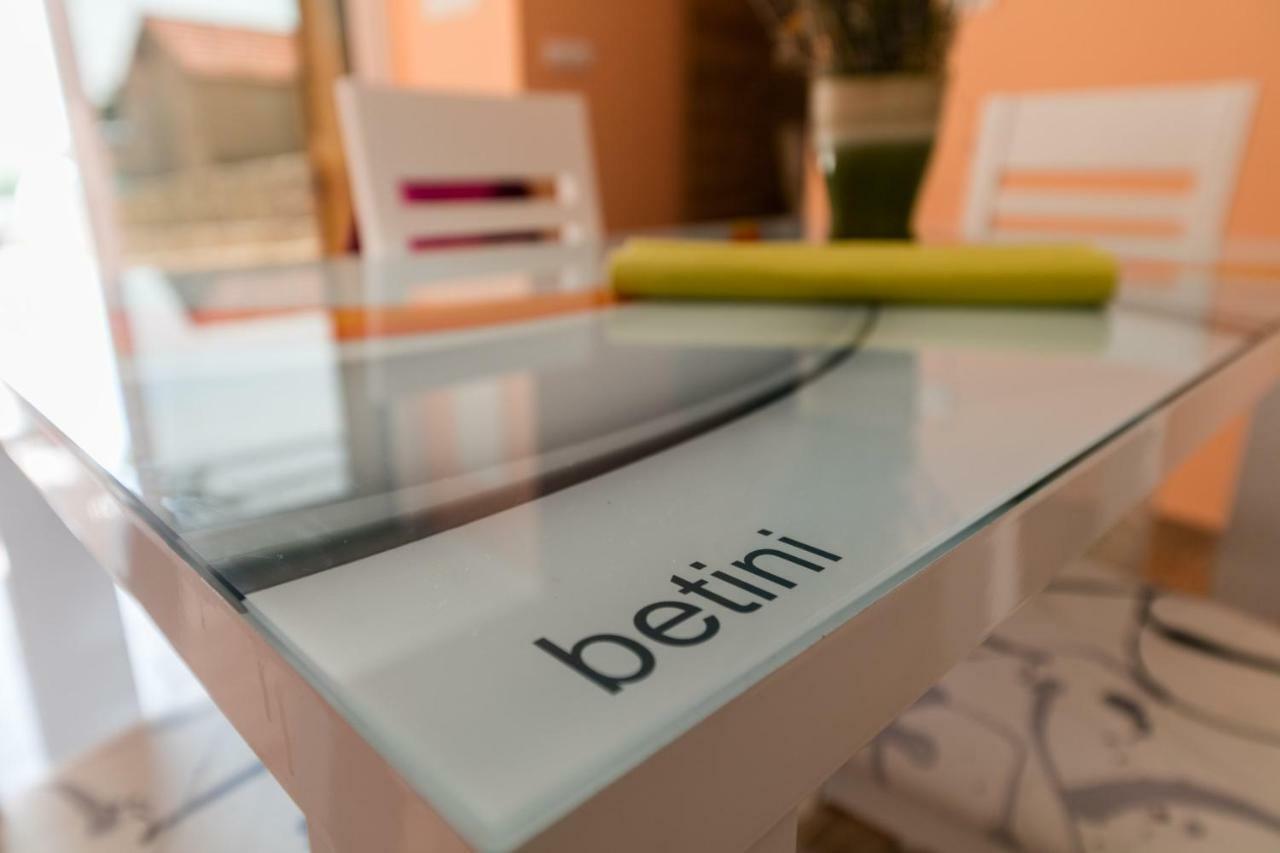 Betini Apartments - Authentic Island Escape Komiza Exterior photo