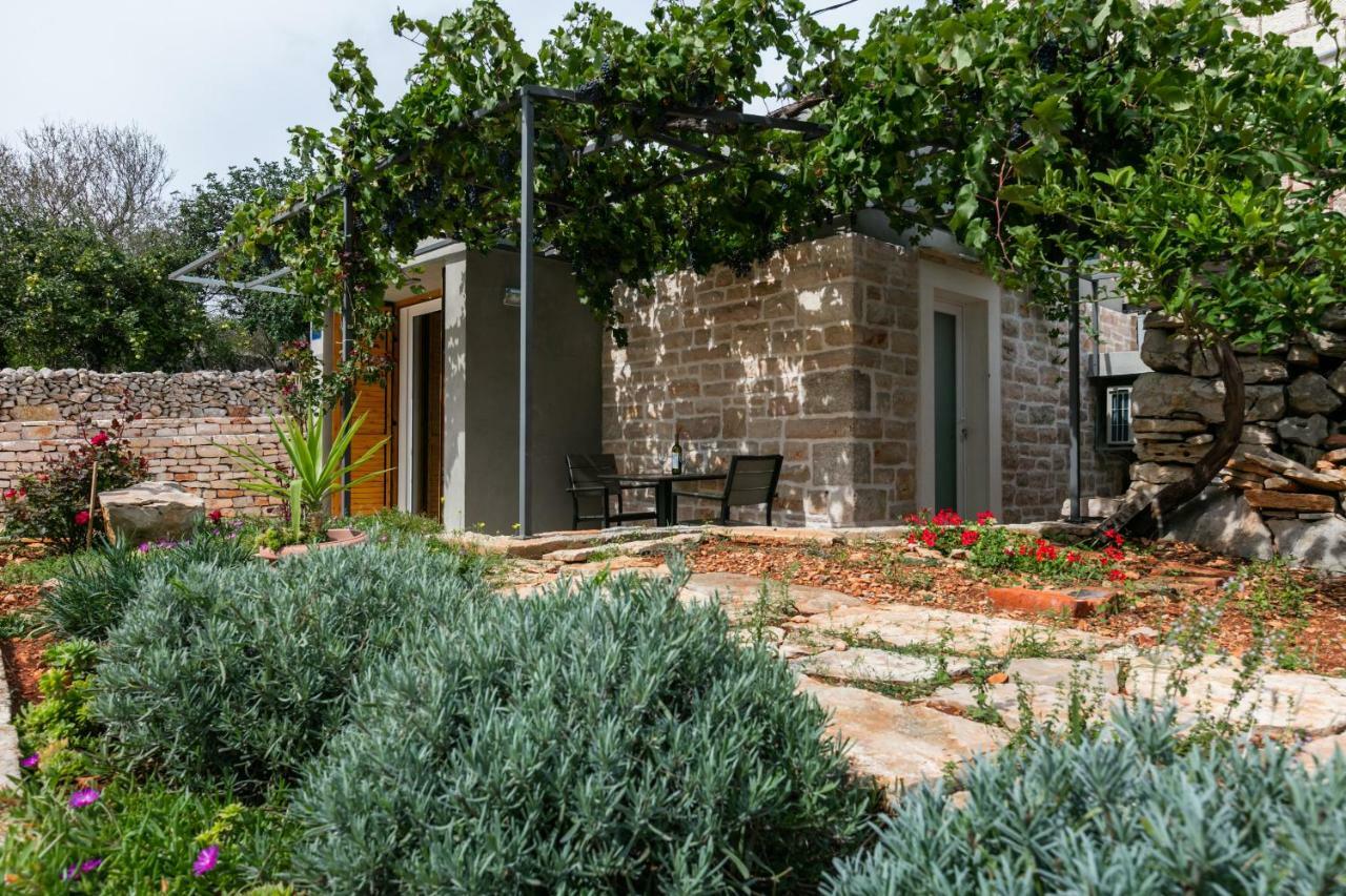 Betini Apartments - Authentic Island Escape Komiza Exterior photo