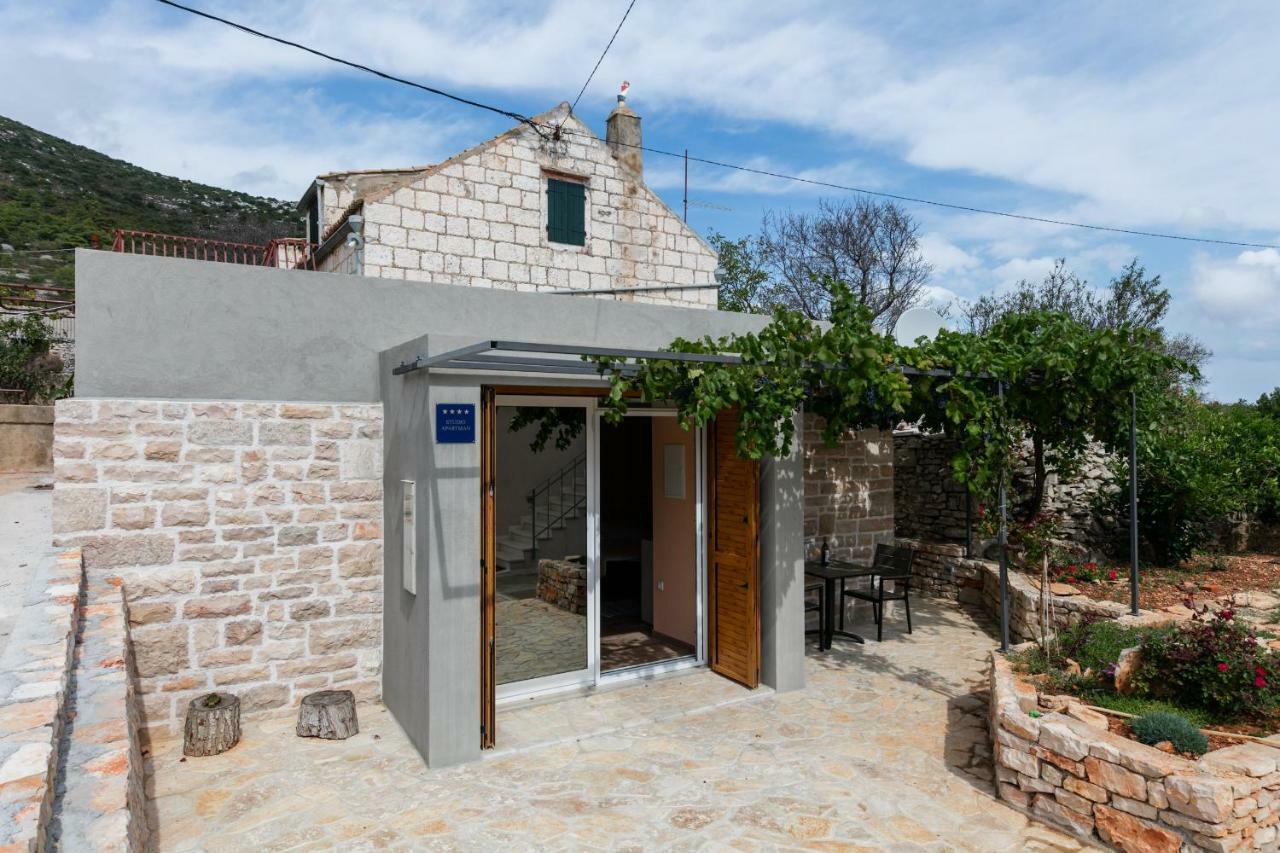 Betini Apartments - Authentic Island Escape Komiza Exterior photo